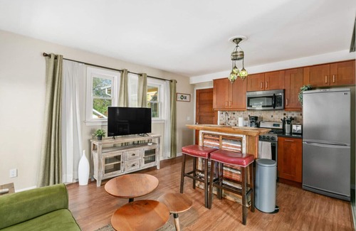 South Park Apartment | Eclectic studio in the heart of South Park!