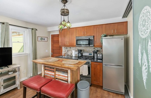 South Park Apartment | Eclectic studio in the heart of South Park!