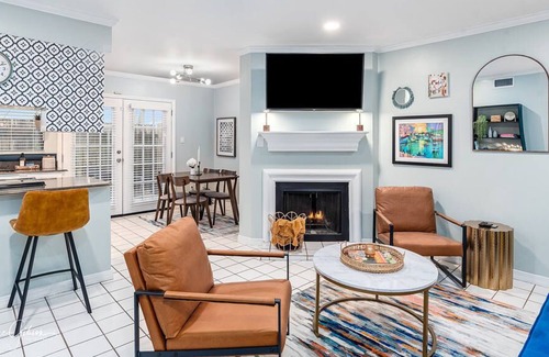 Springlake House | Eclectic Townhome