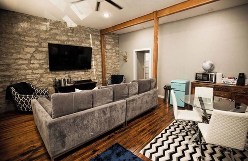 Eureka Springs Historic District Apartment | Eclectic Upper Loft Downtown