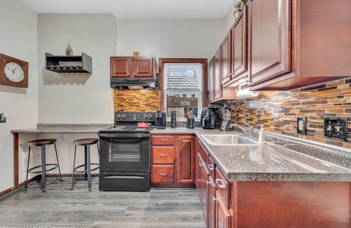 Wallingford Center Apartment | Eclectic & Whimsical themed Apt w/Free Parking & Pet-Friendly