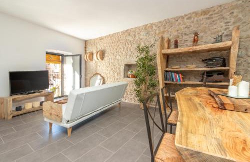 Sant Jordi Desvalls Apartment | Eco-Apartament Costa Brava