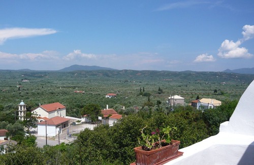 Petrochori House | Eco friendly cottage in large rambling garden. 400m walk to the sea.