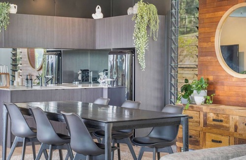 Alice House | Eco-Friendly Luxury Riverside Escape with Panoramic Views