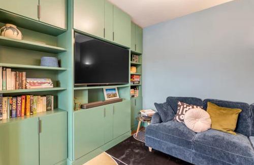 Norwich House | Eco Friendly Luxury Townhouse with Parking