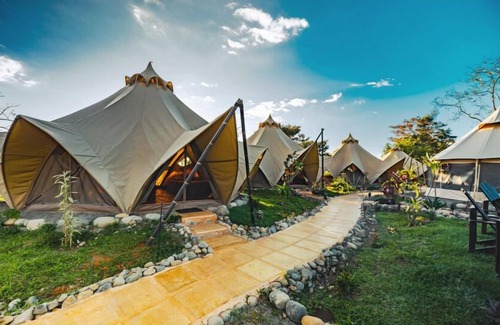 Dominical RV Rental | Eco Luxe Glamping Nest #9 - 2 Queen Beds at Holos