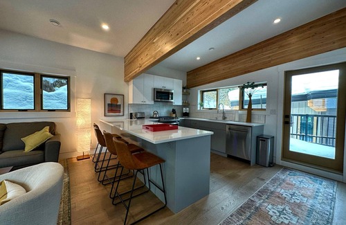 Rossland Apartment | Eco-Luxe Suite at Red Mountain with Hot Tub