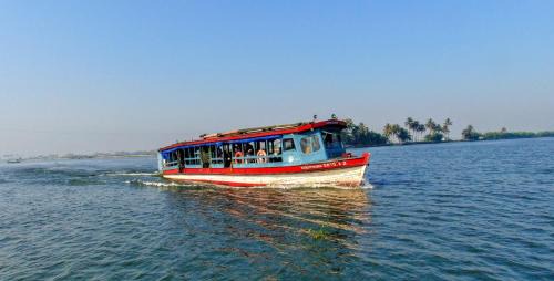 Kumarakom Boat Rental | Eco Trails Houseboats