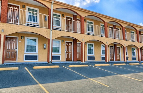 Parker Lane Hotel | Econo Lodge Austin South