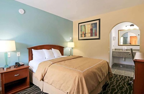 Parker Lane Hotel | Econo Lodge Austin South