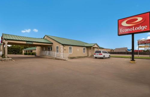 Bartlesville Cabin | Econo Lodge Bartlesville Hwy 75