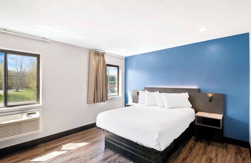 Bethel Hotel | Econo Lodge Bethel - Danbury
