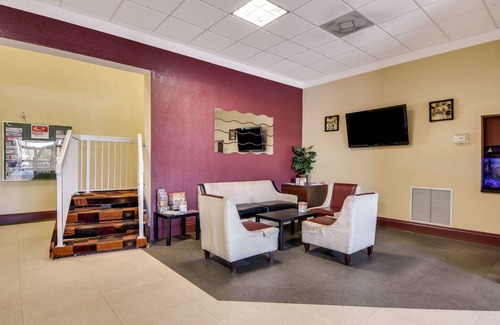 Temple Crest Hotel | Econo Lodge Busch Gardens