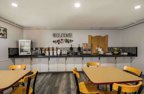 Hermantown Hotel | Econo Lodge Duluth near Miller Hill Mall