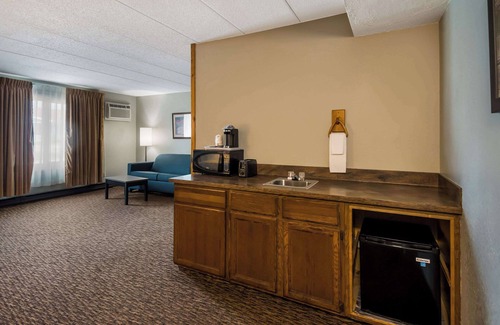 Hermantown Hotel | Econo Lodge Duluth near Miller Hill Mall