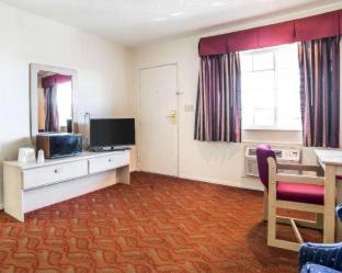 Fallon Cabin | Econo Lodge Fallon Naval Air Station Area