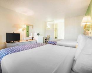 Fallon Cabin | Econo Lodge Fallon Naval Air Station Area