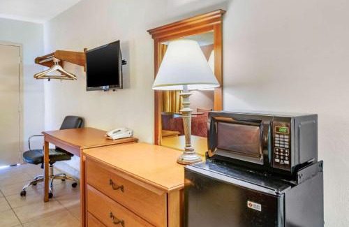 Fort Myers Cabin | Econo Lodge Fort Myers North