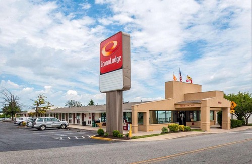 Frederick Cabin | Econo Lodge Frederick I-70