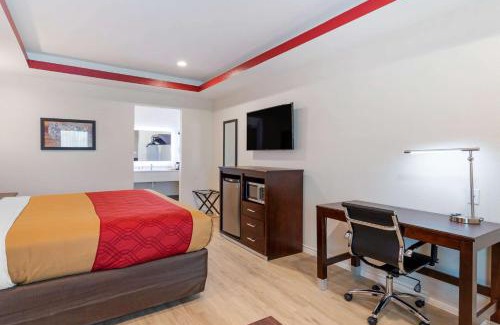 Barker Cabin | Econo Lodge Houston Northwest - Cypress