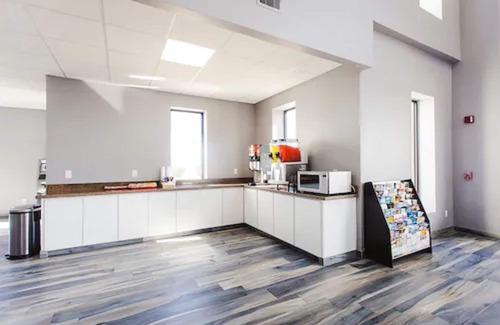 Channelview Hotel | Econo Lodge Inn & Suites