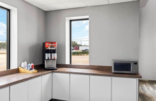 Channelview Hotel | Econo Lodge Inn & Suites