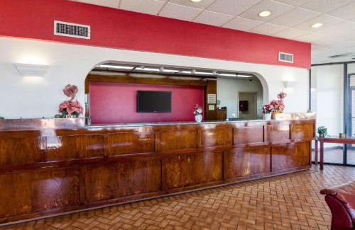 Dublin Hotel | Econo Lodge Inn & Suites Conference Center Dublin