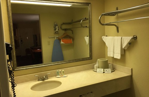 Eagle Pass Hotel | Econo Lodge Inn & Suites Eagle Pass