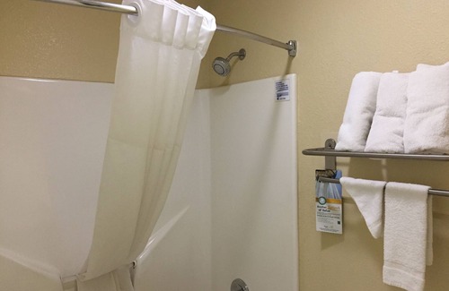 Eagle Pass Hotel | Econo Lodge Inn & Suites Eagle Pass