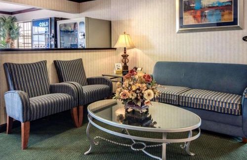 El Paso Hotel | Econo Lodge Inn & Suites El Paso West