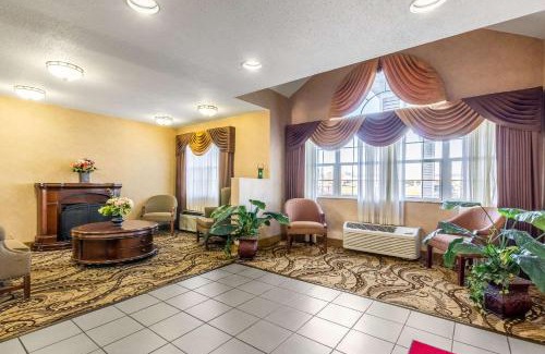 Evansville Hotel | Econo Lodge Inn & Suites Evansville