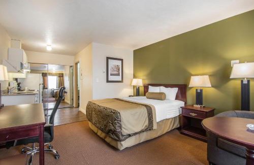 High Level Hotel | Econo Lodge Inn & Suites High Level