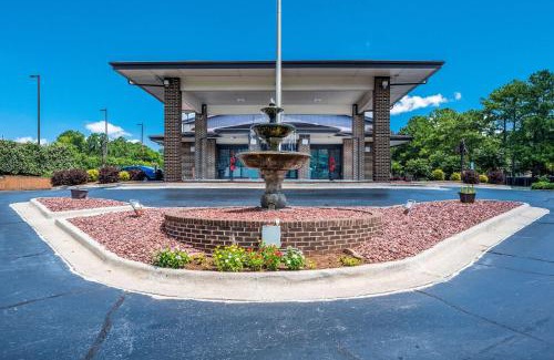 Huntsville Hotel | Econo Lodge Inn & Suites Huntsville University Area