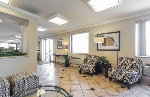 Joplin Hotel | Econo Lodge Inn & Suites Joplin