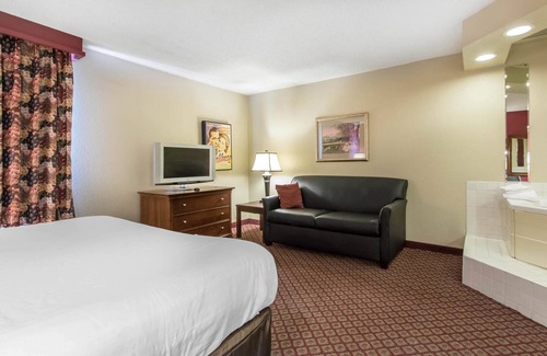 Joplin Hotel | Econo Lodge Inn & Suites Joplin