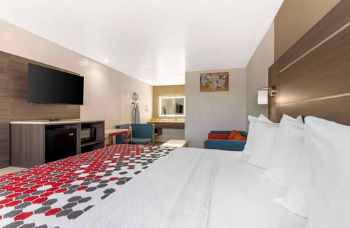 Southside Hotel | Econo Lodge Inn & Suites Near Lackland AFB