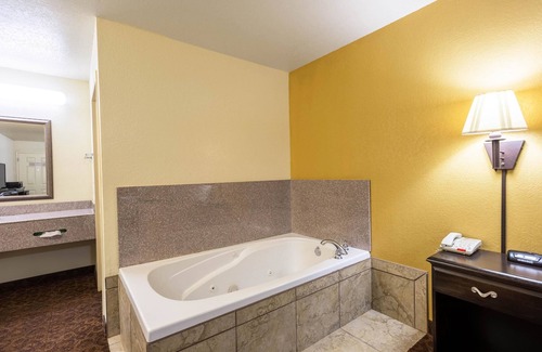 Searcy Hotel | Econo Lodge Inn & Suites Searcy