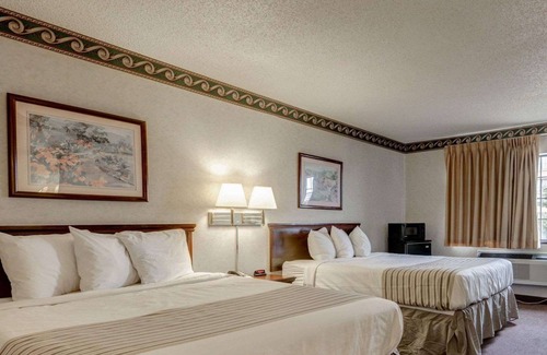 El Paso Hotel | Econo Lodge Inn & Suites