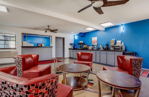 Enid Hotel | Econo Lodge Inn & Suites