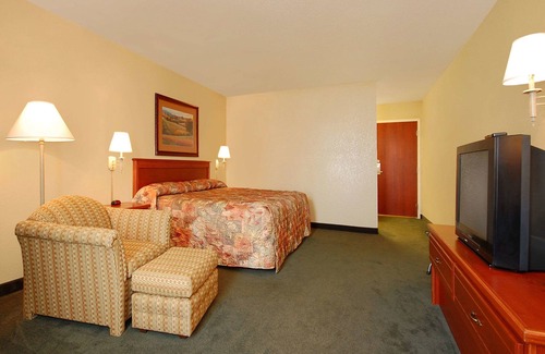 Kearney Hotel | Econo Lodge Inn & Suites