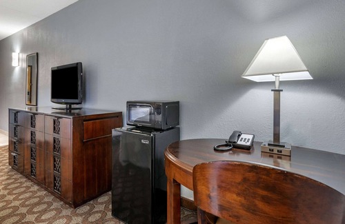 Lafayette Hotel | Econo Lodge Inn & Suites