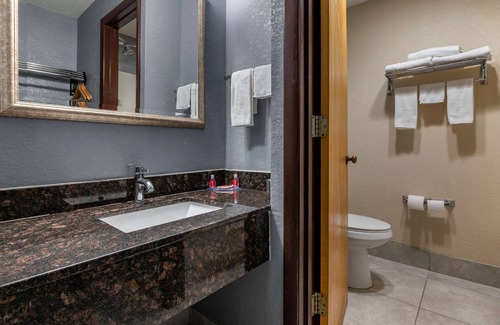 Lafayette Hotel | Econo Lodge Inn & Suites