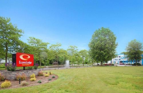 Westbrook Center Hotel | Econo Lodge Inn & Suites Old Saybrook - Westbrook