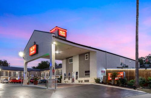 Southside Hotel | Econo Lodge Inn & Suites Near Lackland AFB