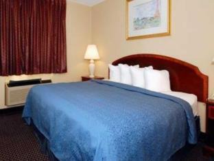 Waterloo Hotel | Econo Lodge Inn & Suites