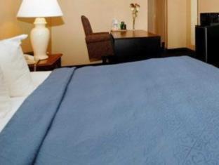 Waterloo Hotel | Econo Lodge Inn & Suites