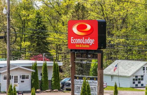 White Haven Hotel | Econo Lodge Inn & Suites Lake Harmony - Pocono Mountains Area