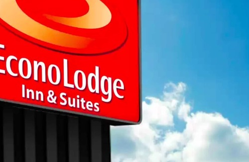 Yankton Hotel | Econo Lodge Inn & Suites