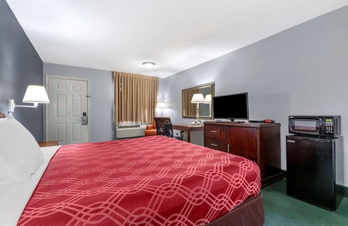 Junction Hotel | Econo Lodge Junction