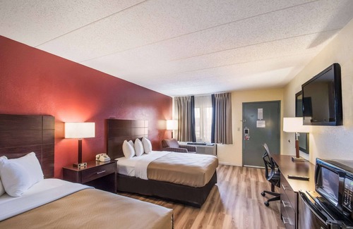 Kearney Hotel | Econo Lodge Kearney - Liberty
